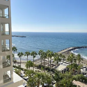 https://precioso-apartamento-en-primera-linea-de-playa.1costadelsol.com