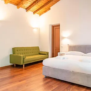 https://appartamento-le-guglie-in-piazza-castello-centro-storico.italymilanhotels.net